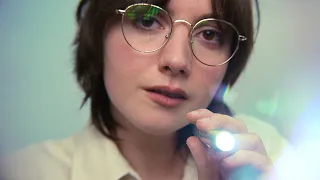 ASMR FR - Examen des yeux 🔎 [Avec la pluie en fond]