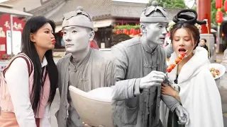 Beauty Snatched Food From My Mouth| Funny Sculpture​ Silver​Man Vs Funny Sculpture​ Bronze Women