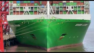 Пиратская атака контейнеровоза морским дроном! Новая ЭРА пиратства - что будет дальше?!