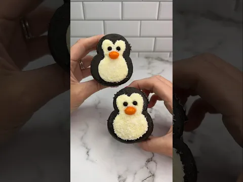 Penguin cupcakes 🐧🧁 #cupcake #cakedecorating #penguin #shapedcupcakes #bakinghacks #shortsfeed