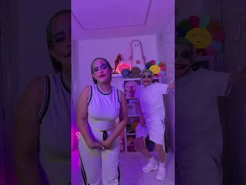 Kabrita y Angi bailando La Cinturita 😂 #shorts