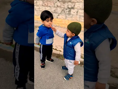 #حزين احياناً الطفل الصغير يتصرف بحجم شاب ويفعل الخير،  مؤثر جدا.