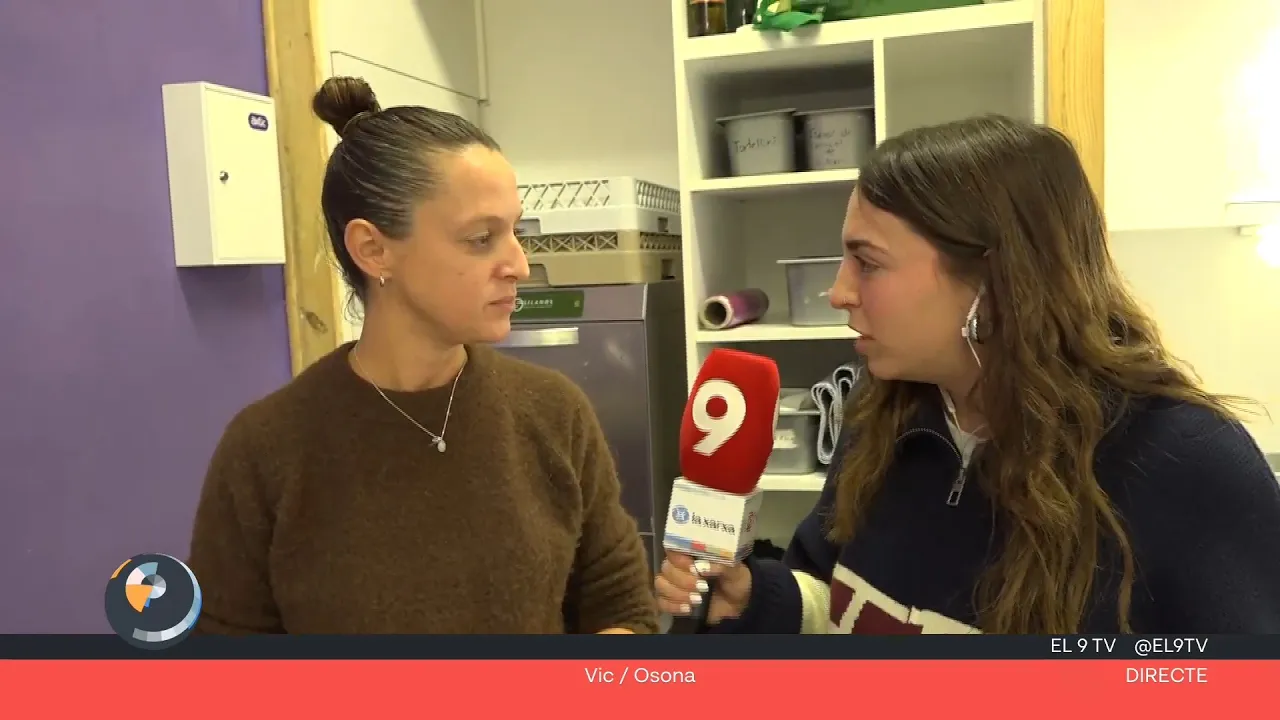 Aprenem a fer mones de Pasqua en un taller familiar a Vic