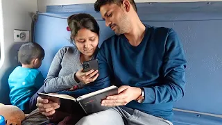 DRAWING STRANGERS IN TRAIN