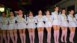 Iluminan la noche con su belleza y talento las cachiporristas de Ilobasco Latin Band