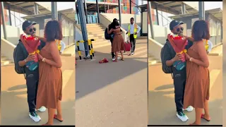 COMMENT UNE FEMME ACCUEIL SON MARI À L’AÉROPORT APRÈS UN LONG ABSENCE
