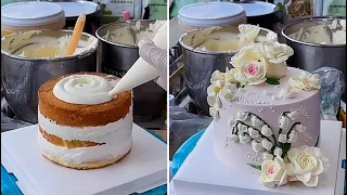 The super relaxing process of cake decorating.