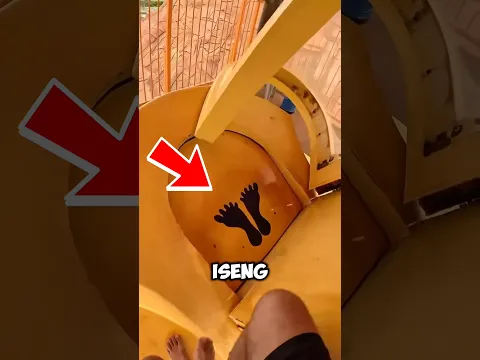 iseng naik perosotan kosong, cowok ini malah kejebak 😱