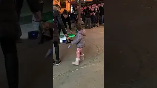 ARTE DE CALLE CON TITERE MARIONETA