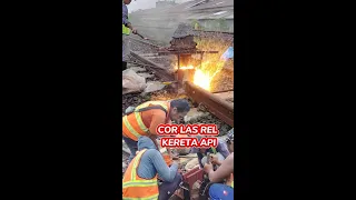 PROSES MENYAMBUNG REL KERETA API (LAS COR - PENGELASAN TERMIT)