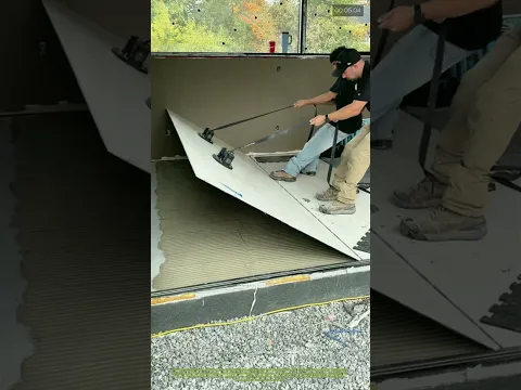 Platte heben, Boden ordnen: Wie ein Vakuumgriff die schwere Fliese sanft an ihren Platz bringt