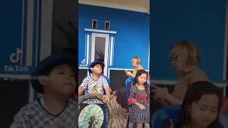 kumpulan vidio kocak tiktok@nyaikembang1nyaikembang1 /ada yg pernah naek angkot kelewatan kek gini gk😅🤣
