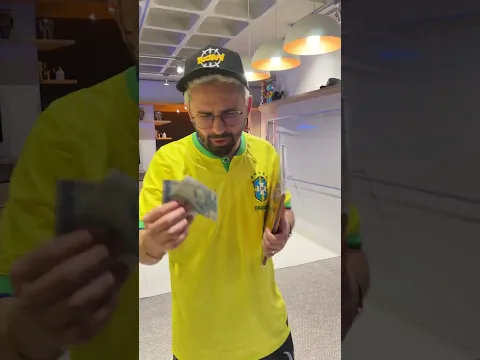 Quando falta só 1 figurinha pra você COMPLETAR SEU ALBUM e você PEDE AJUDA pra SUA MÃE
