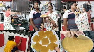 आज पूरा किचन नया कर दिया, बहुत दिनों बाद मिली इतनी बड़ी खुशी मूहँ मीठा करना तो बनता है..