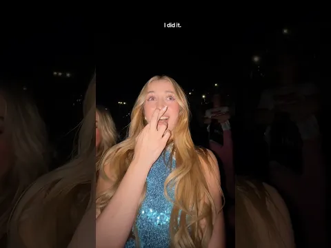 This lucky fan matched her dress with Sabrina Carpenter😱
