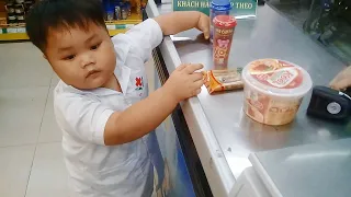 Trò Chơi Bạn Pin Bác Sĩ Đi Siêu Thị Mua Xúc Xích  ❤ PinPin TV  ToysReview ❤