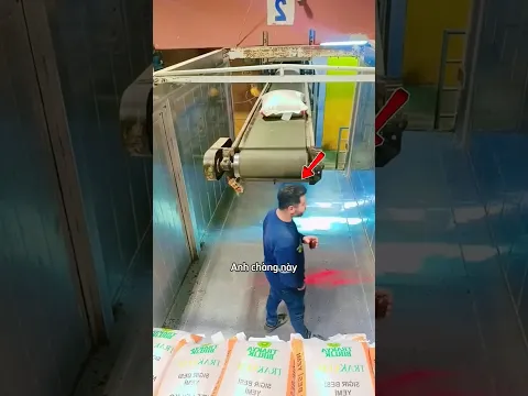 Anh chàng làm việc thông minh hơn những người công nhân khác 😅 #shortsviral ￼