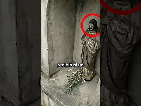 Se Acercó A Esta Imagen Abandonada Y Sintió Algo Imposible De Explicar 🕯️🙏