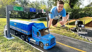 FUI EM UMA PISTA REALISTA DE MINI CAMINHÕES: FUNCIONA TUDO DE VERDADE!