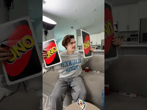 I hate playing UNO now😭