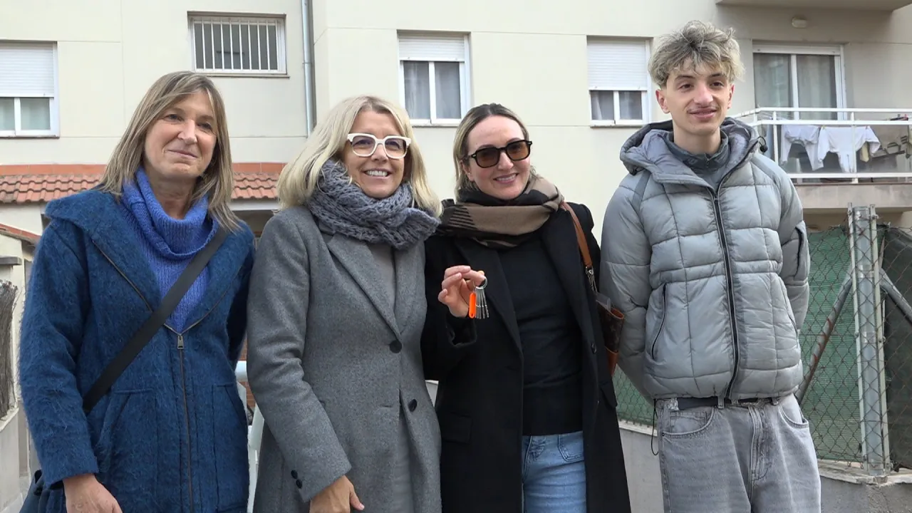L’Ajuntament de Vic entrega claus de pisos de Protecció Oficial al barri d’Osona