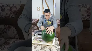 باكل بطيخ انا وبابا عادي 😁