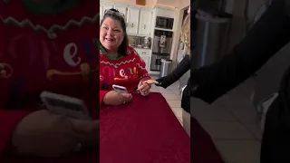 Woman Fails to Notice Daughter's Tiny Fake Hands While Her Family Continues to Laugh - 1393003