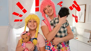 Las 2 munecas juegan 24 mami!