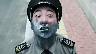 He can spray glue and tries to become a superhero. #movie#comedy#fantasy
