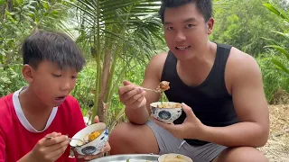 Thử thách ăn hột vịt lộn xào me siêu cay