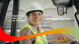 Araceli García – Abriendo camino, arriba de un montacargas