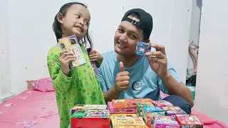 ARUMI FAMILY sedang bermain kotak berhadiah