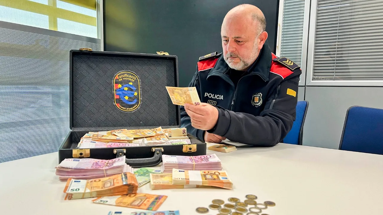 Com podem reconèixer un bitllet fals d’un que no ho és?