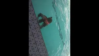 ada gaya apa aja nih geees! renang renang.shofuro askana sakhiyah