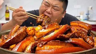 10斤猪五花做“把子肉”，猴哥各种配菜一锅出，来碗米饭太过瘾了！【胖猴仔】