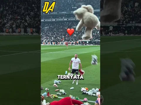 RIBUAN BONEKA MEMBANJIRI STADION 🤯