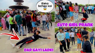 CUTE GIRL PRANK IN PUBLIC 🙈 DAR  GAYI LADKI IN PUBLIC 😱 | Punching rose prank🌹Part -3