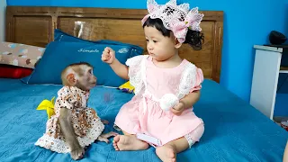 Monkey KaKa was surprised to see Baby Diem wearing a wig so beautiful