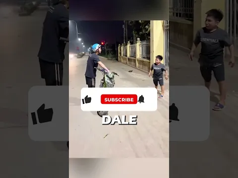 Este enano tiene un IQ de 400 😱 ¡Nuevo récord!