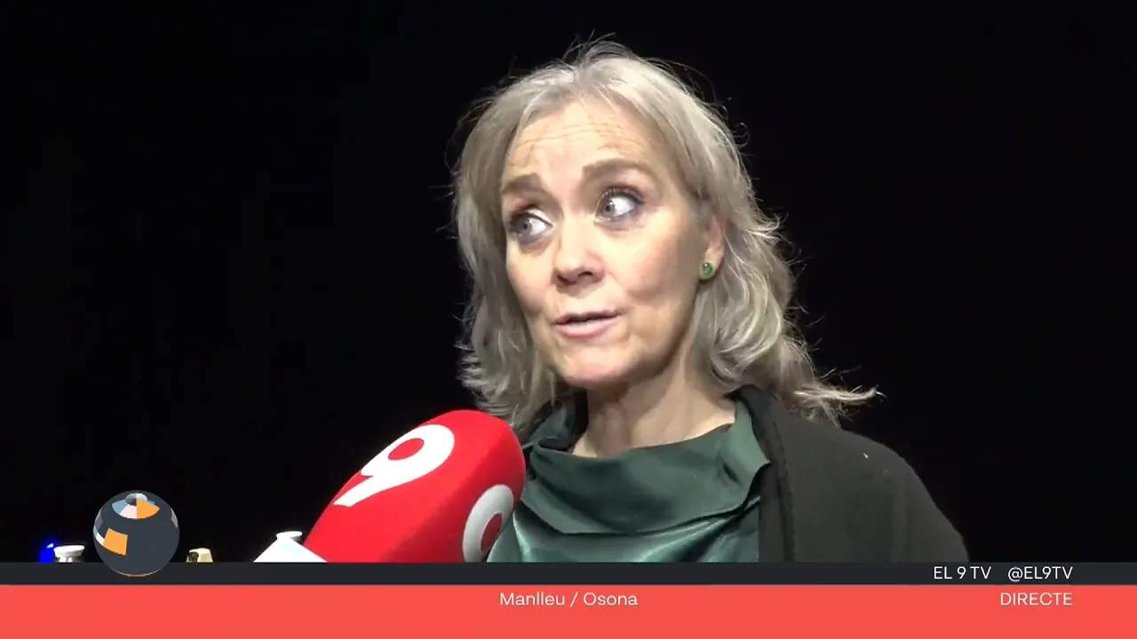 Manlleu rep amb èxit el monòleg d’Helena Pla sobre l’edatisme, que recorre la comarca d’Osona