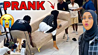 PRANK KII UGU XUMAA KOKO GURIGEEDA AYAA TUUGO DHEX GEEYEY ALAABTII AYEE KA RARTEEN QOSOLKA ADUUNKA