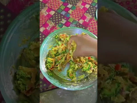 करेले के कुरकुरे पकौड़े 😋 | Bitter Gourd Pakoda Recipe | घर पर ऐसे बनाएं #shorts #trading