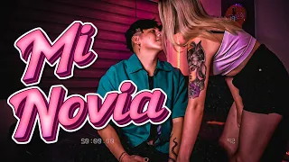 LES PRESENTO A MI NOVIA