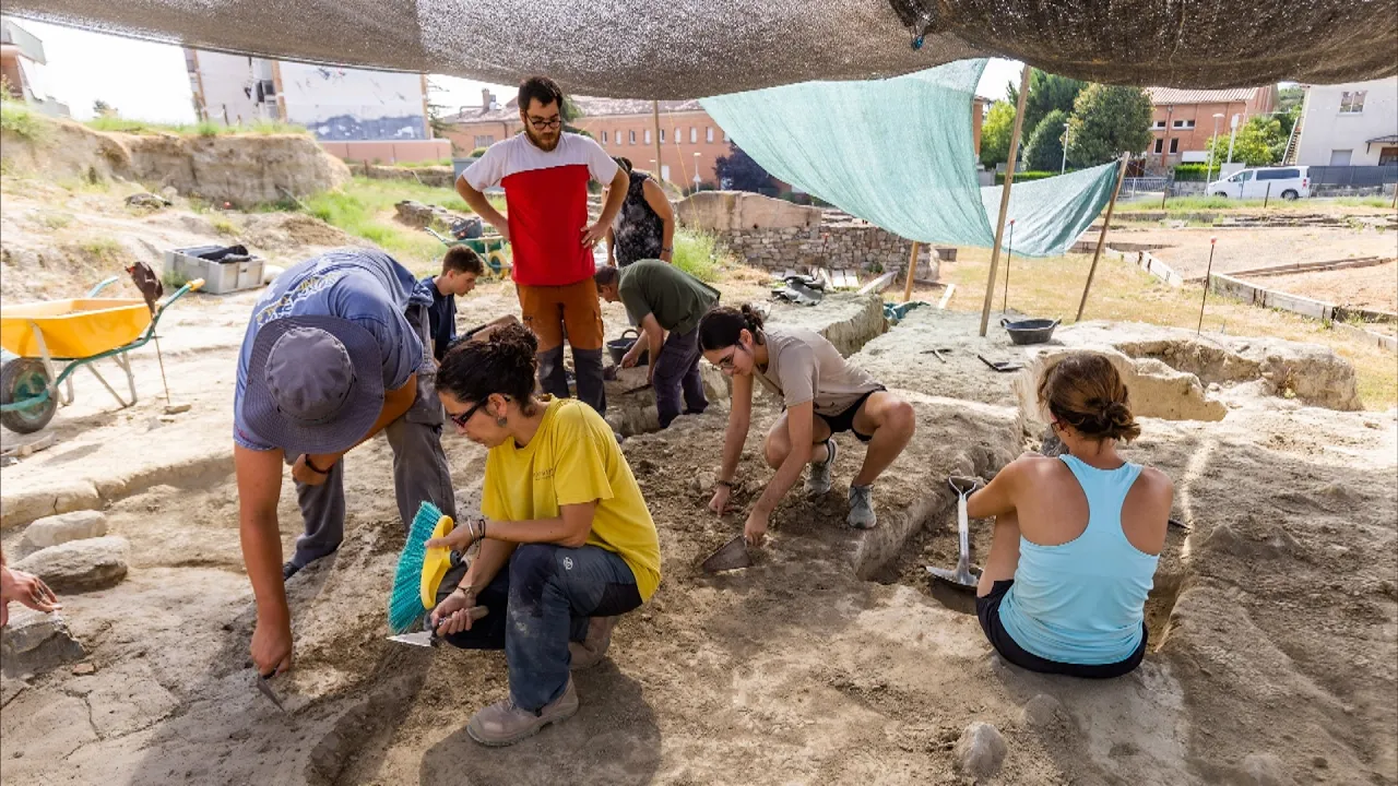 Els treballs al Camp de Les Lloses permeten avançar en la descoberta de l’exterior del jaciment
