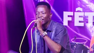 MK MAX chante TAKOUM'T à la fête de la musique.