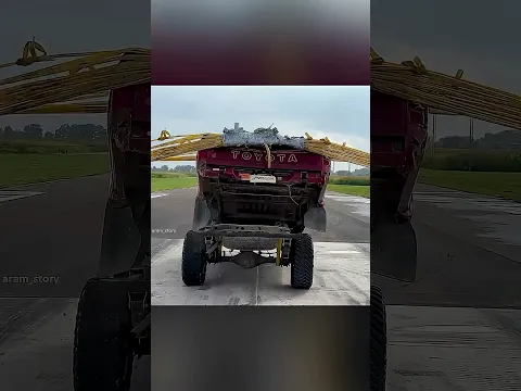 ماذا يحدث لو اطلقنا سيارة بالمقلاع ؟