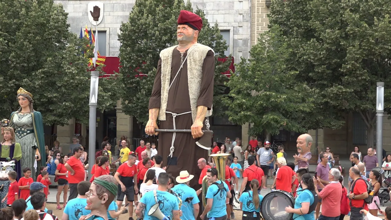 La cercavila dels gegants i capgrossos de Manlleu dona per iniciada, oficialment, la festa major