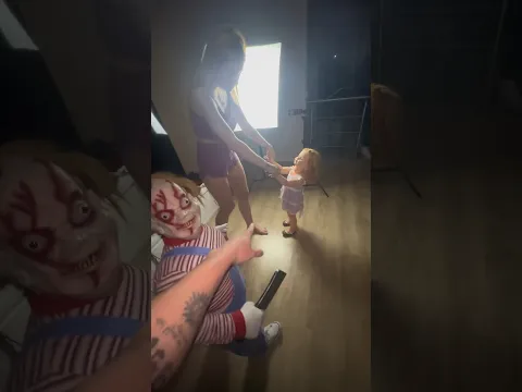 CHUCKY com a BONECA AMALDIÇOADA que anda sozinha! 😨 #shorts