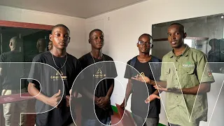POV: Jovem de 24 anos criando uma nova estratégia para micro influenciadores