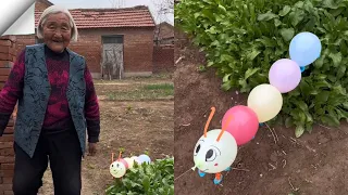 Grandma's caterpillar is so fun, let's take it for a walk!